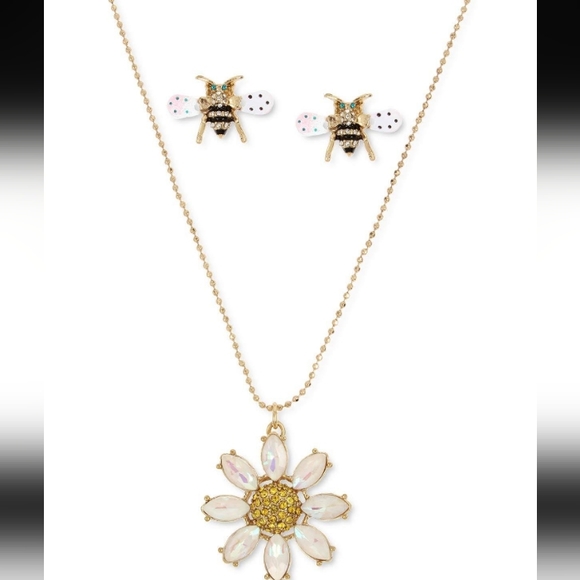 Betsey Johnson Jewelry - Betsey Johnson Bee Stud Earrings and Daisy Flower Necklace